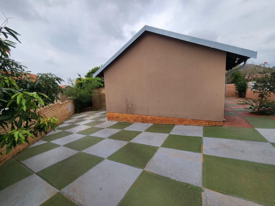 3 Bedroom Property for Sale in Tlhabane West North West